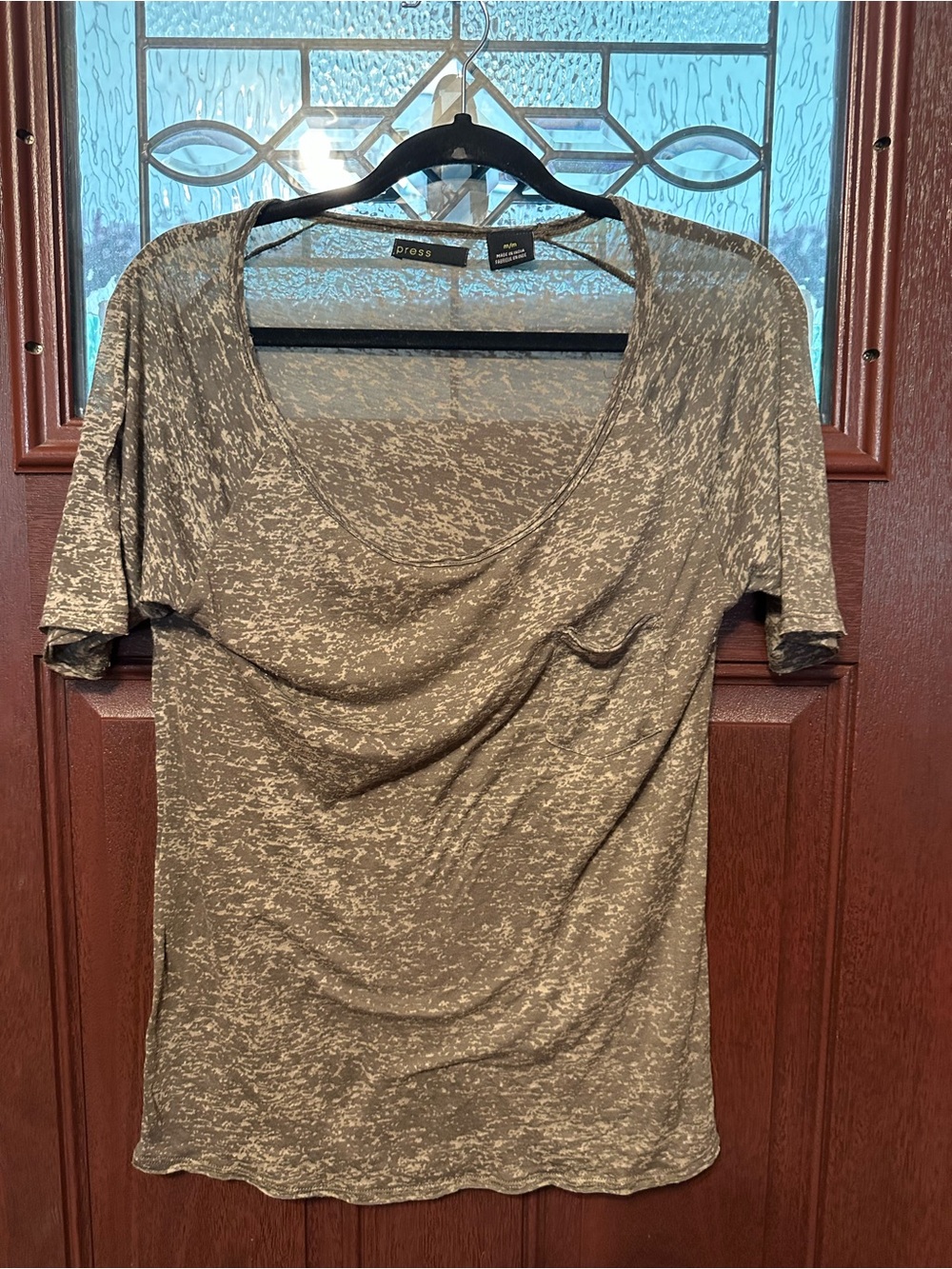 Press Women’s Scoop Neck Short Sleeve Tee in Heather Taupe